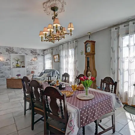 Au Plein Soleil Bed & Breakfast *